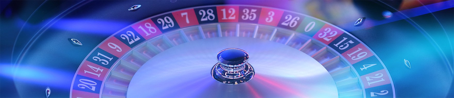 myan777 Live Baccarat ဇယားပေါ် ဒိုင်မှ ကတ်ဖြန့်ပေးနေသောမြင်ကွင်း